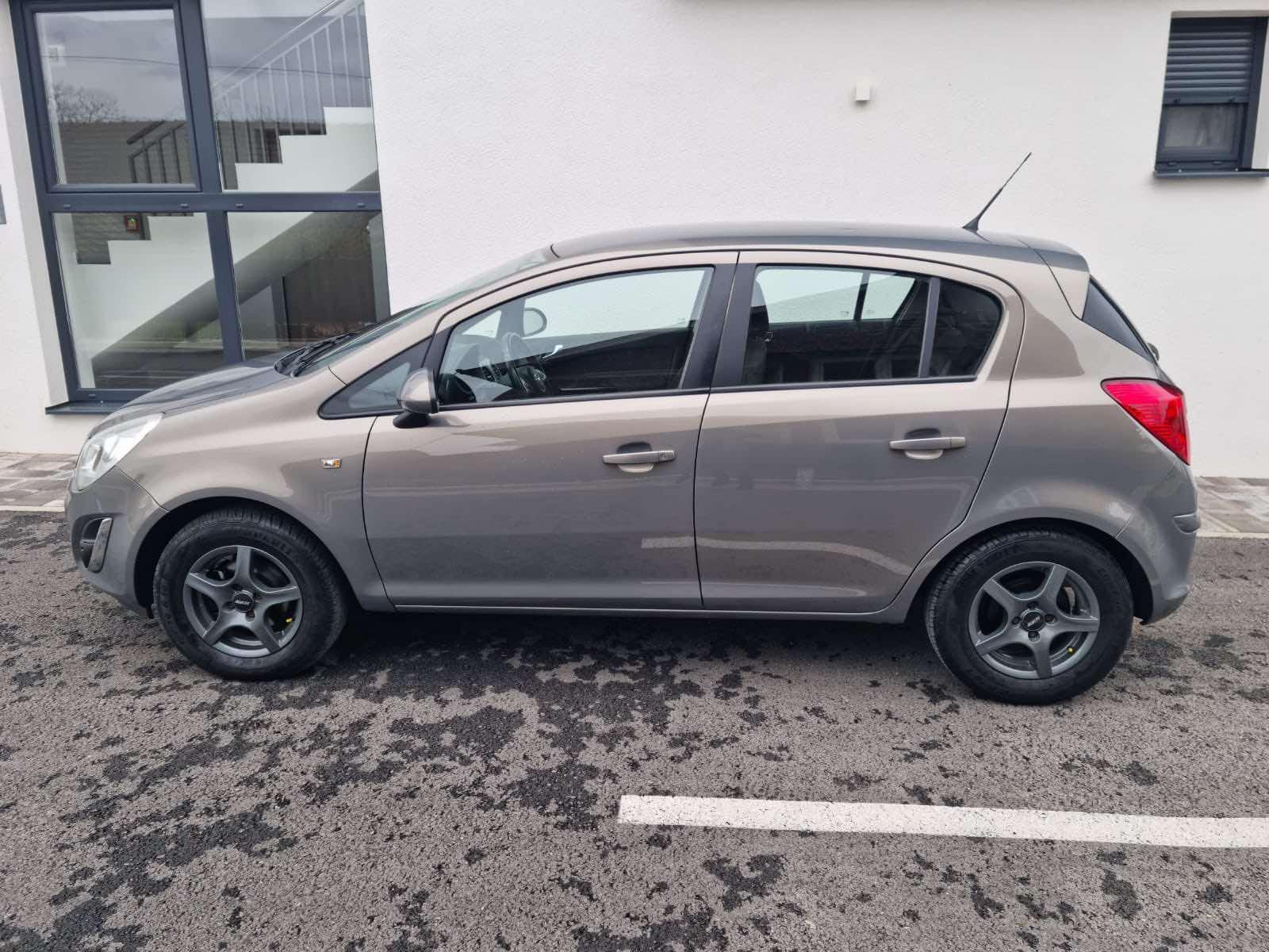 Opel Corsa 1.3 CDTI 2013.g.* 12 MJ JAMSTVO - SERVISNA KNJIGA*, fotografija 8