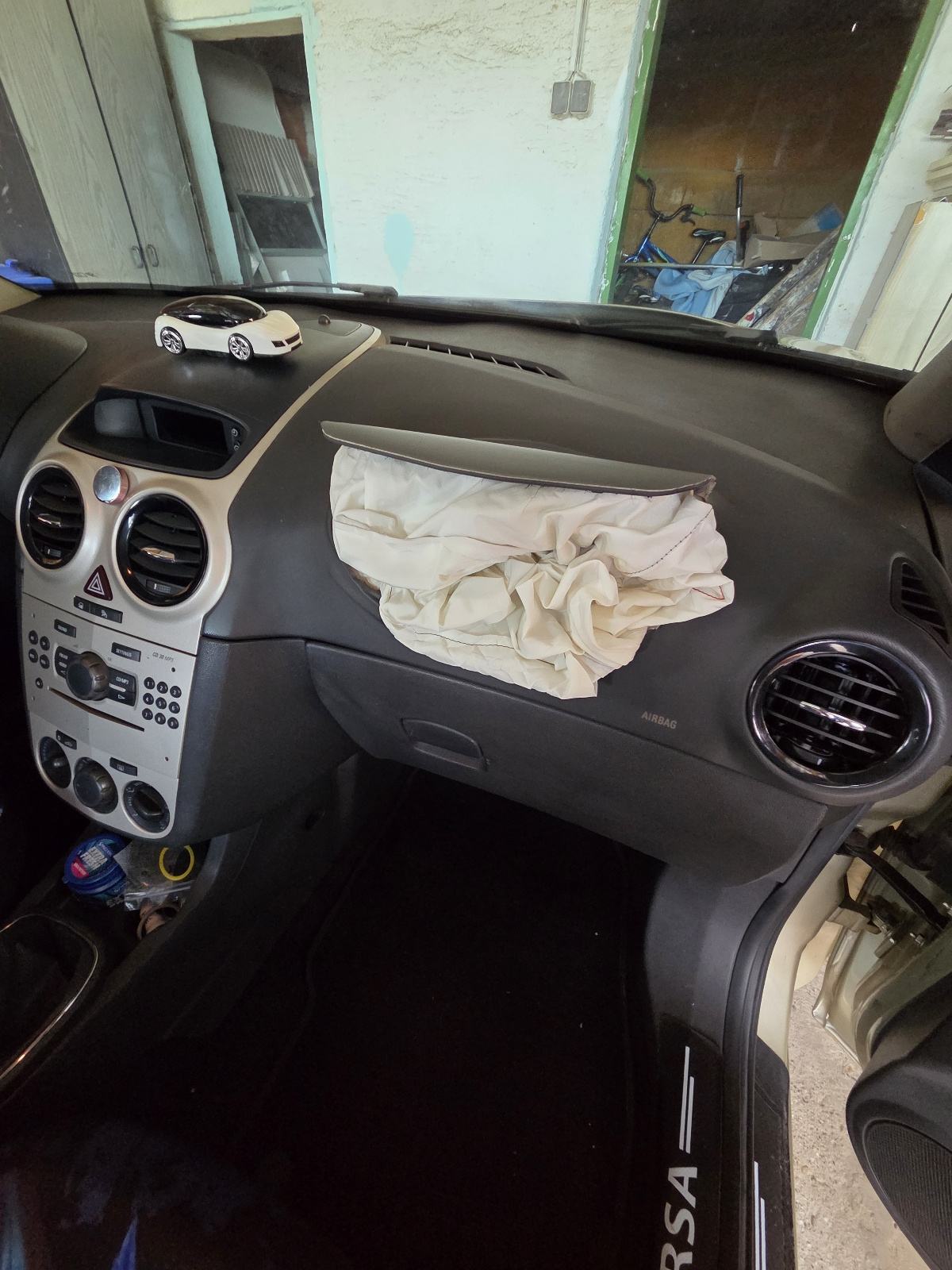 Opel Corsa 1,3 CDTI 2007. – KARAMBOLIRANA - 153.000 KM, fotografija 17