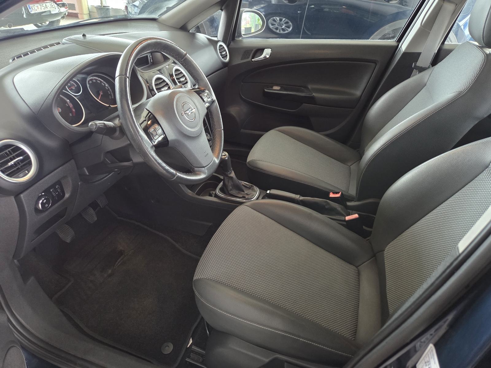 Opel Corsa 1,3 CDTI KLIMA ODLIČNO STANJE, fotografija 11