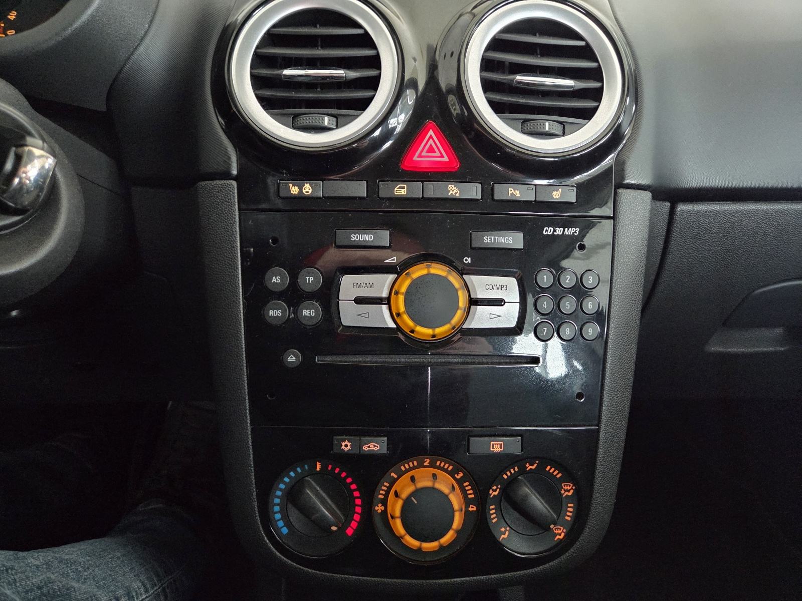 Opel Corsa 1,3 CDTI KLIMA ODLIČNO STANJE, fotografija 16