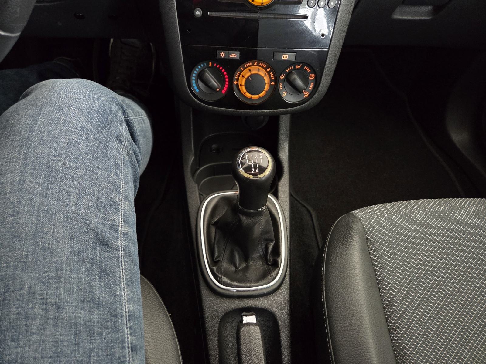 Opel Corsa 1,3 CDTI KLIMA ODLIČNO STANJE, fotografija 15
