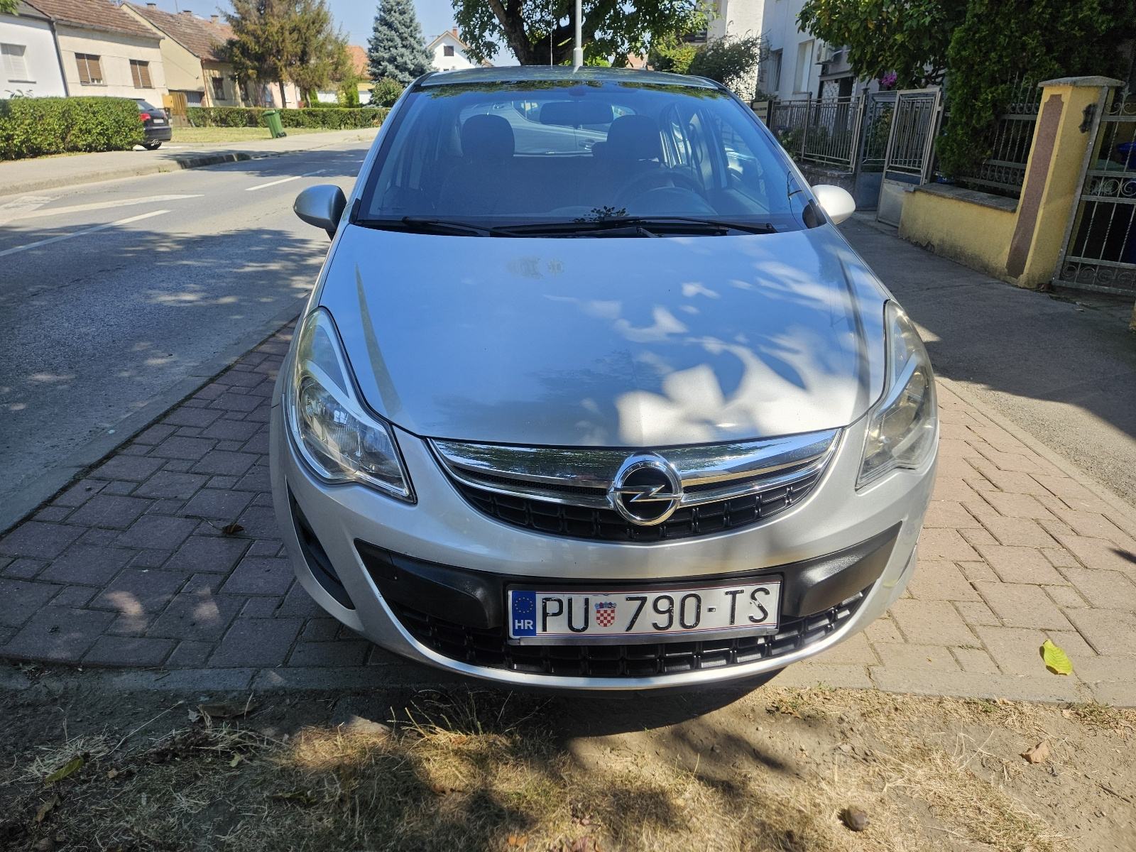 Opel Corsa 1,3 CDTI ,NVIGACIJA,EL PAKET,REG.19.03.2027 ., fotografija 2