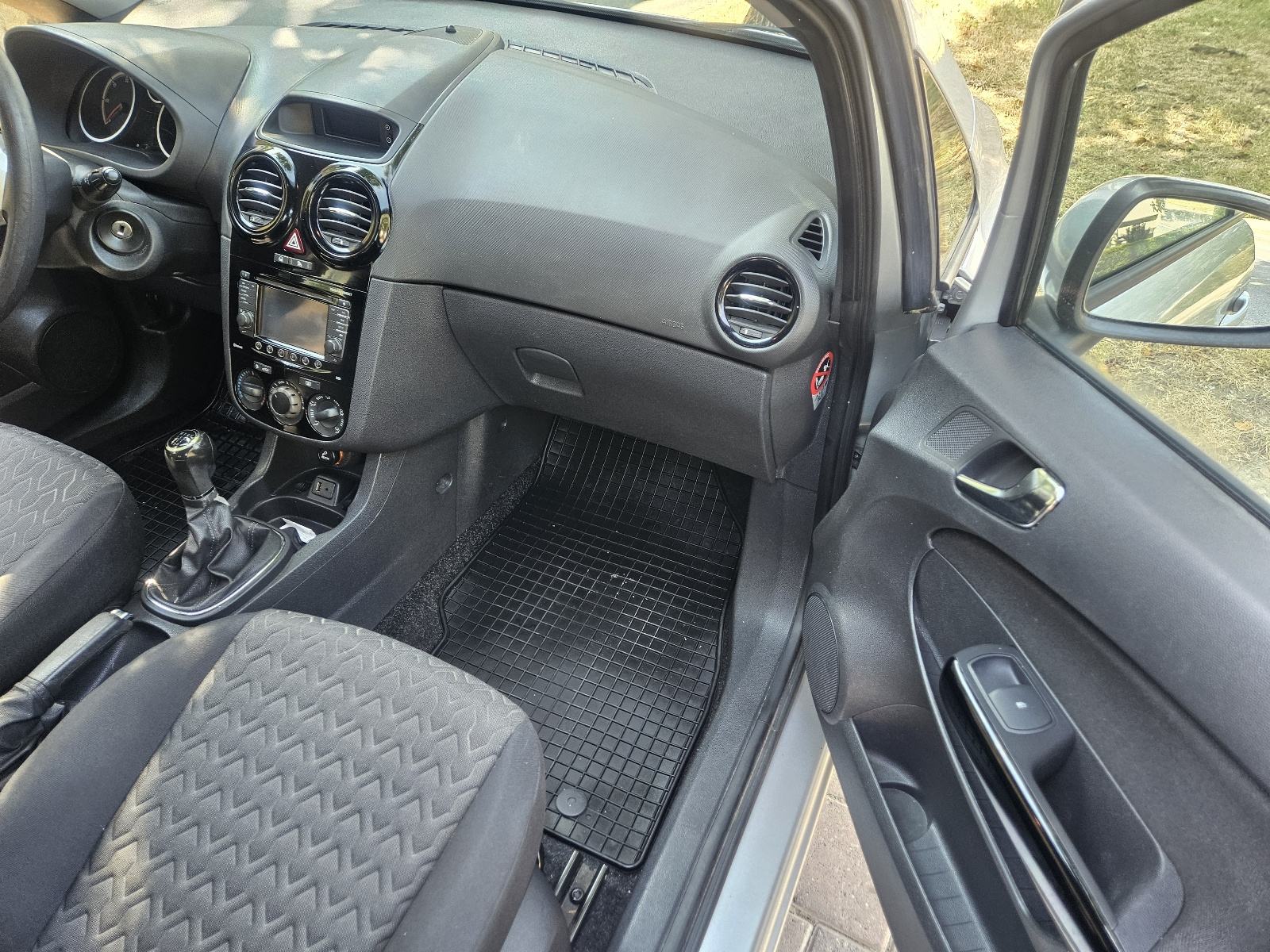 Opel Corsa 1,3 CDTI ,NVIGACIJA,EL PAKET,REG.19.03.2027 ., fotografija 10