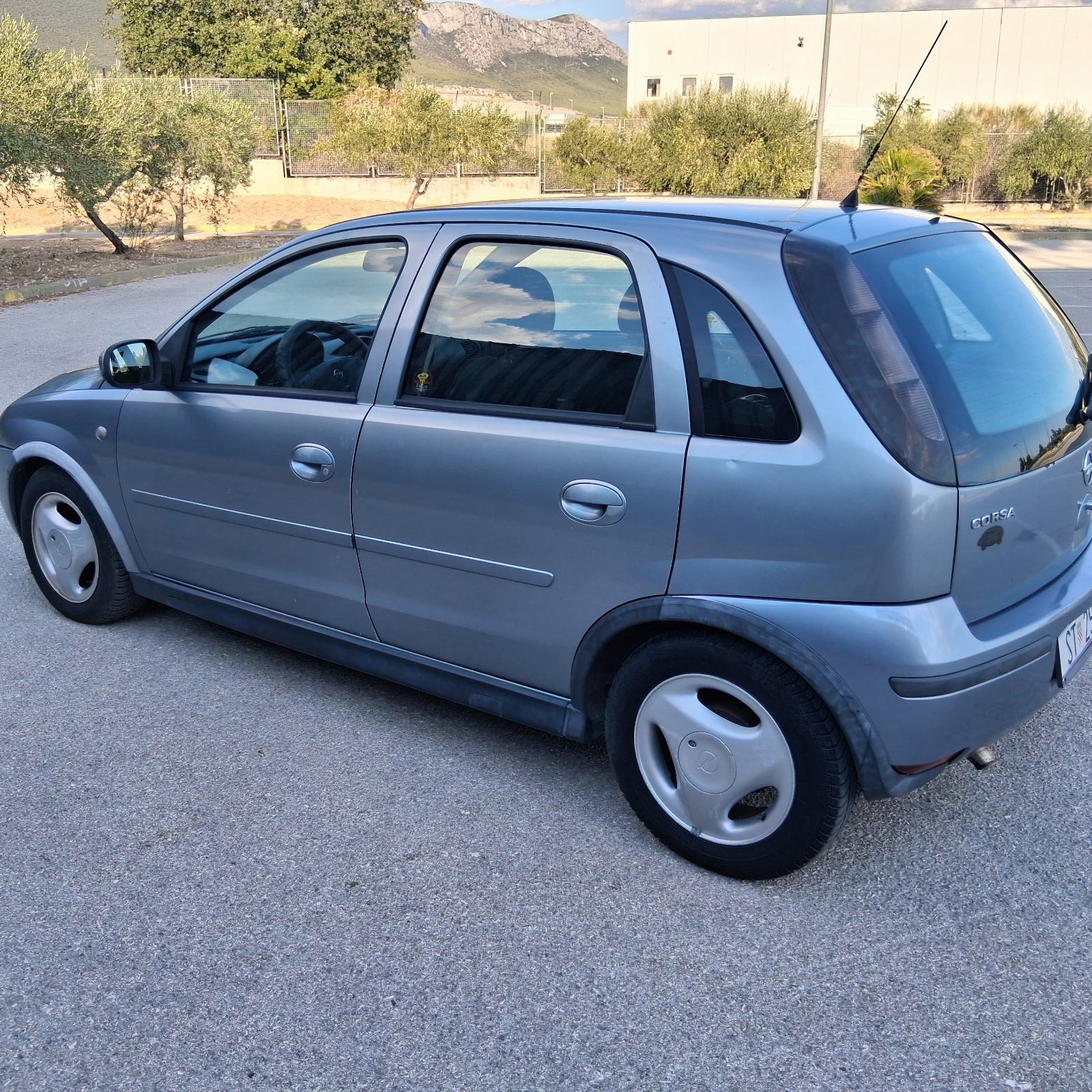 Opel Corsa 1,3 CDTI - REGISTRIRANA CILU GODINU - 8/2027god - KLIMA, fotografija 3
