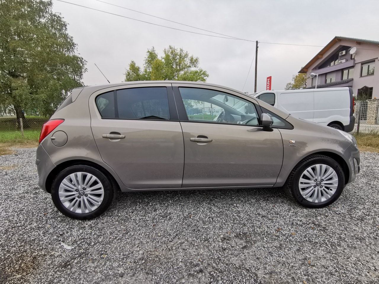 Opel Corsa 1,3 CDTI ECO FLEX, NAPRAVLJEN VELIKI SERVIS!!!!!!reg 1 GODI, fotografija 5