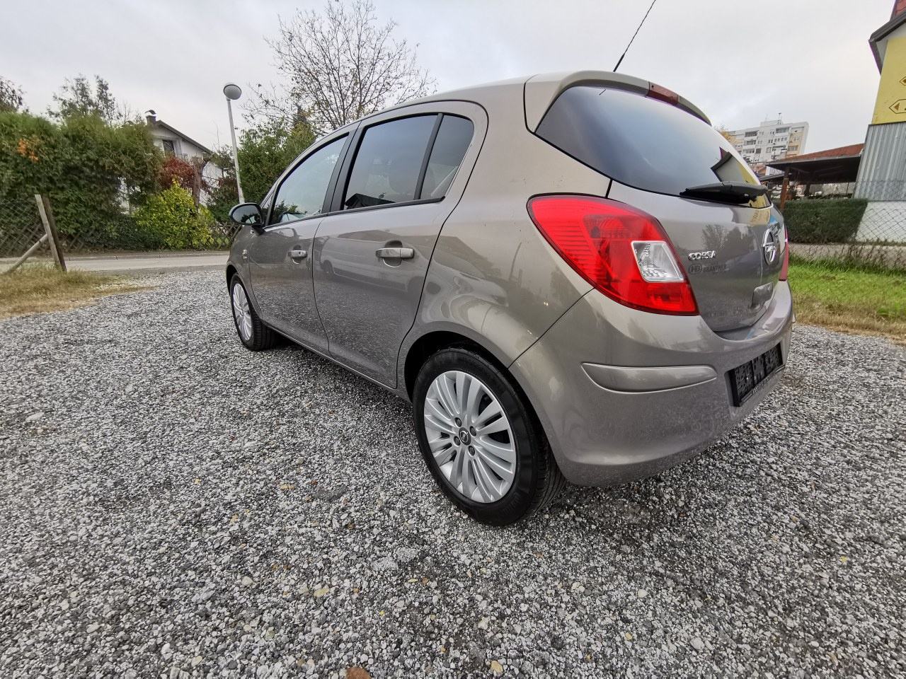 Opel Corsa 1,3 CDTI ECO FLEX, NAPRAVLJEN VELIKI SERVIS!!!!!!reg 1 GODI, fotografija 13