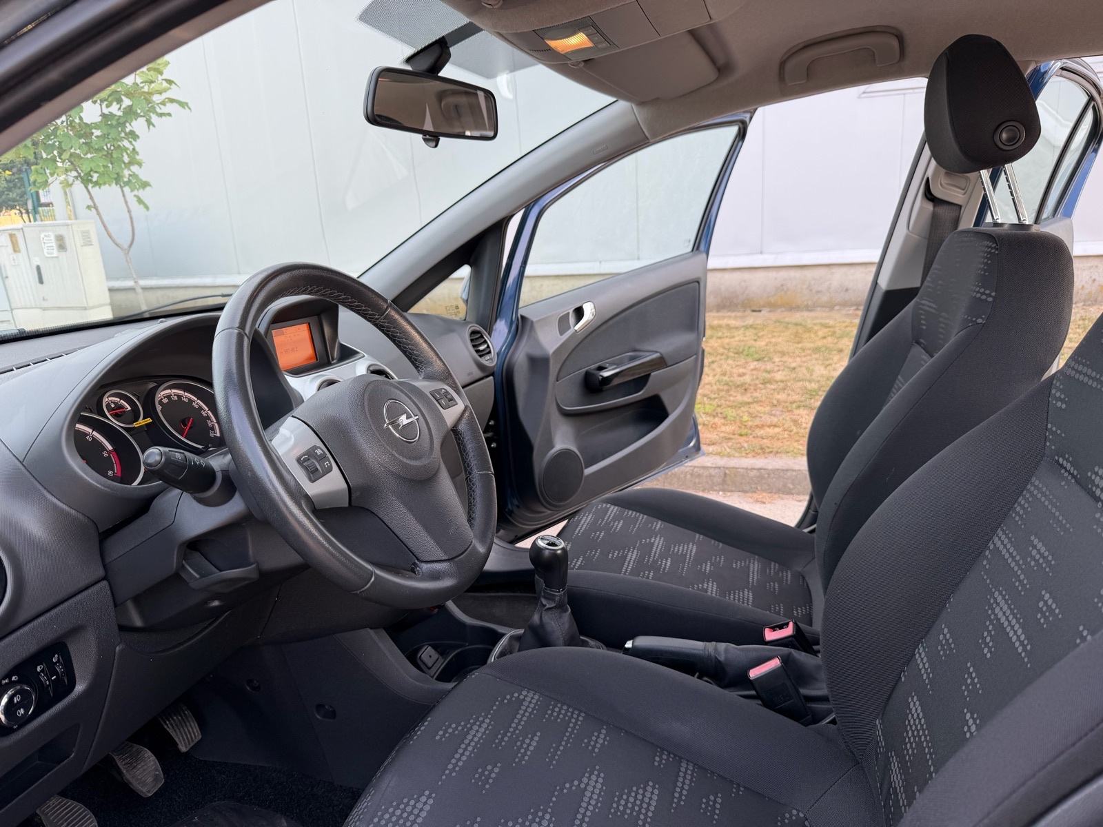Opel Corsa 1,3 CDTI 135000km Tvornicko Stanje, fotografija 9