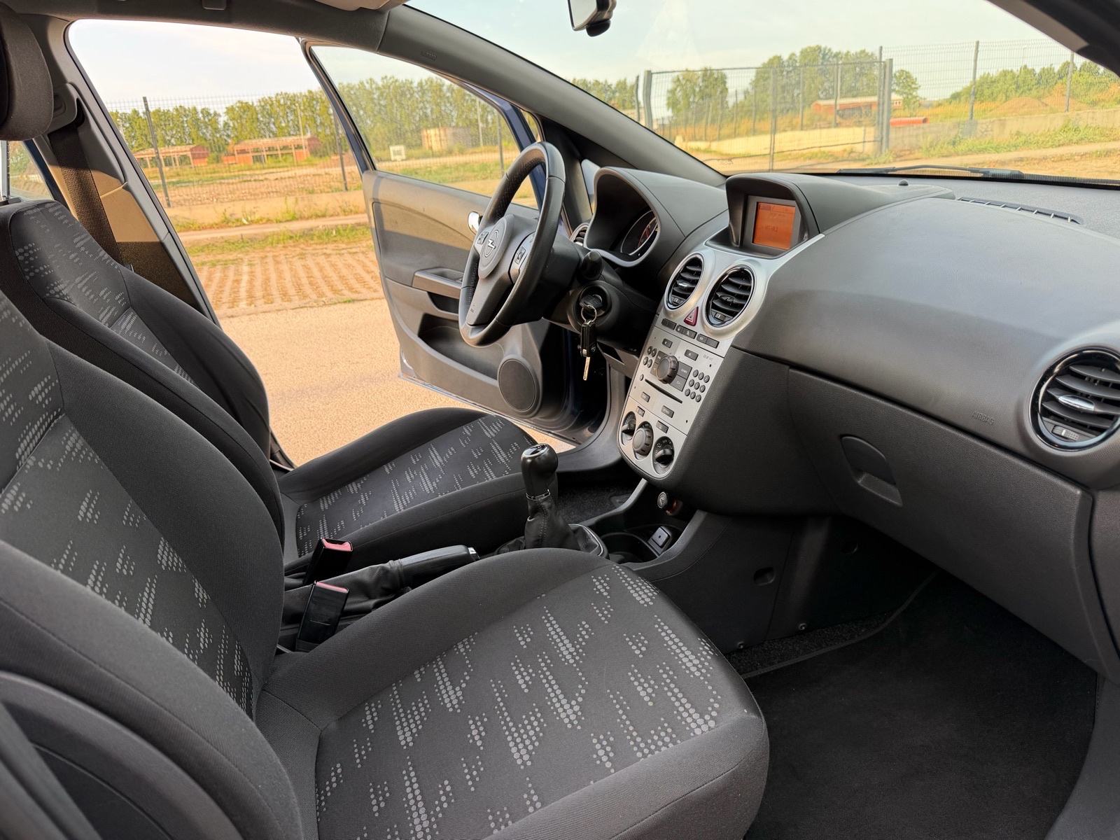 Opel Corsa 1,3 CDTI 135000km Tvornicko Stanje, fotografija 10