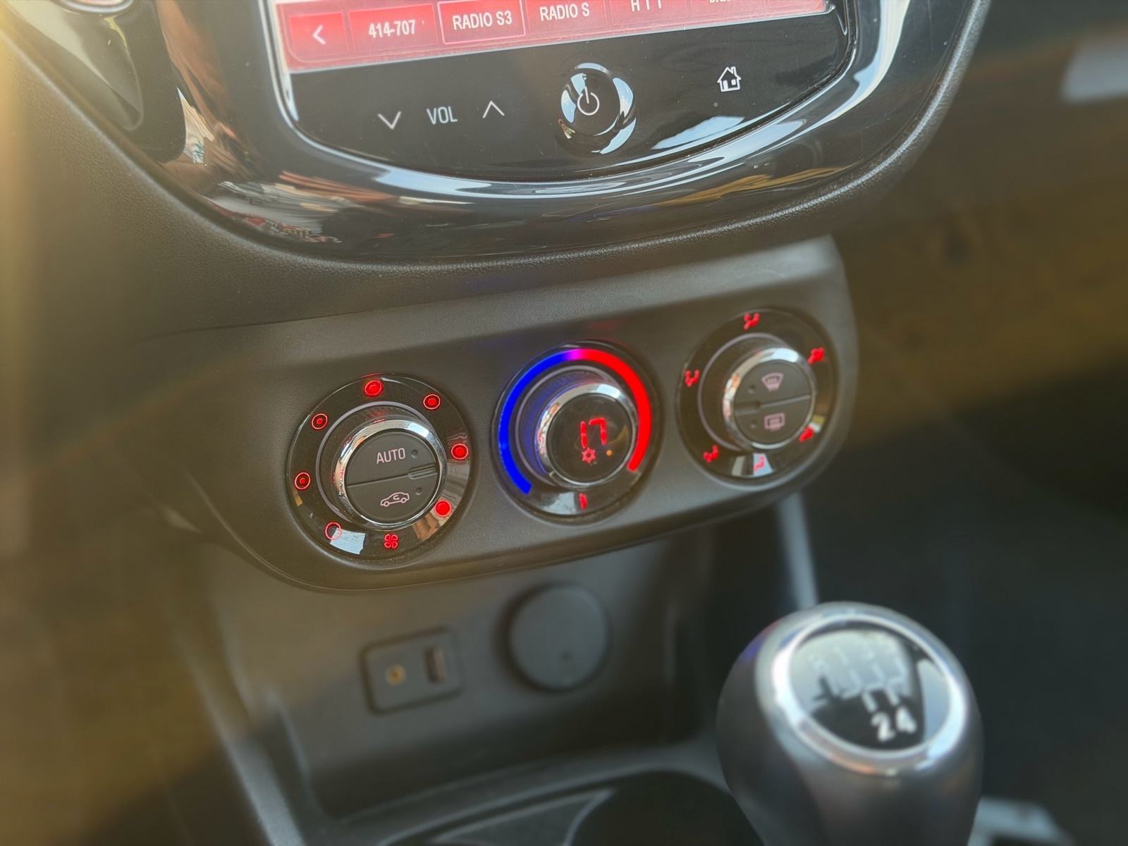 Opel Corsa 1.3cdti VELIKI SERVIS***NAVI***DIGITALNA KLIMA***UREDNA, fotografija 15