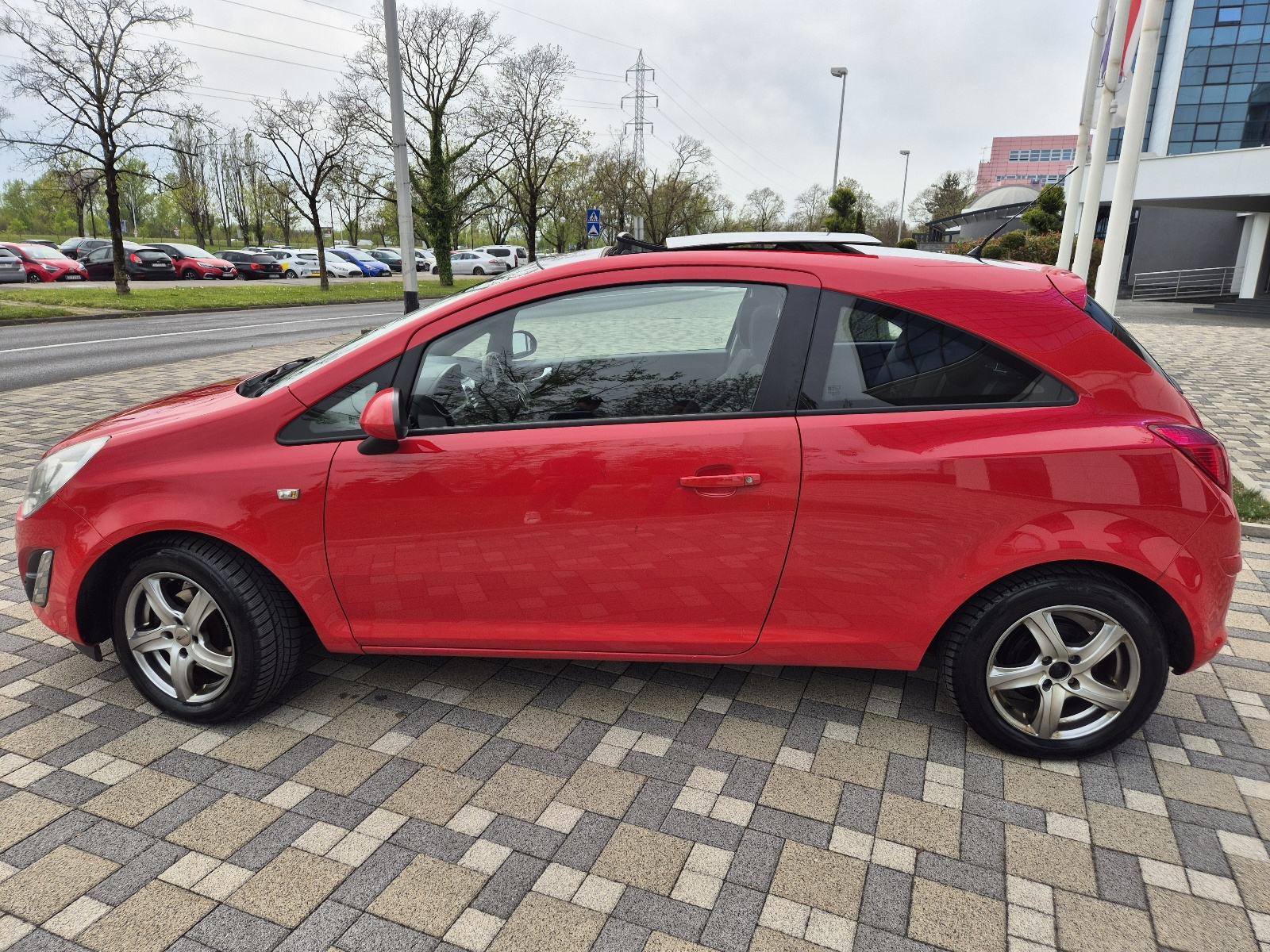 Opel Corsa 1,4 16V **ACTIVE**KLIMA**PANORAMA KROV**ALU**REG 1 GOD**, fotografija 4