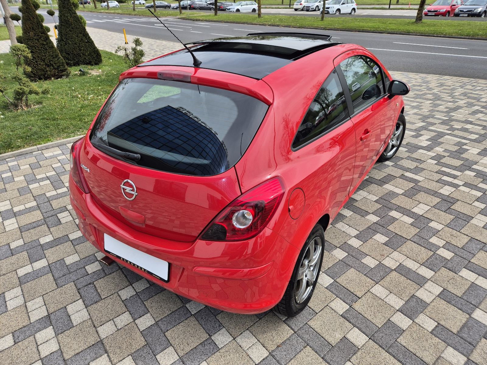 Opel Corsa 1,4 16V **ACTIVE**KLIMA**PANORAMA KROV**ALU**REG 1 GOD**, fotografija 9
