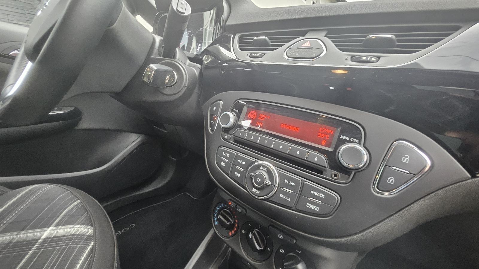 Opel Corsa 1,4 Automatik - 1.VLASNIK - NIJE UVOZ - 78 000 KM -, fotografija 15