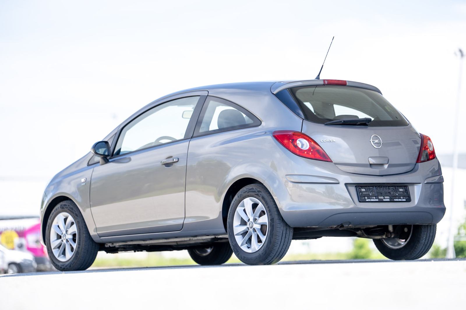 OPEL CORSA 1.4 16V KLIMA, TEMPOMAT, SERVISNA, fotografija 3