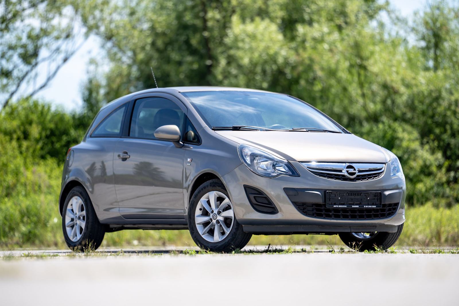 OPEL CORSA 1.4 16V KLIMA, TEMPOMAT, SERVISNA, fotografija 2