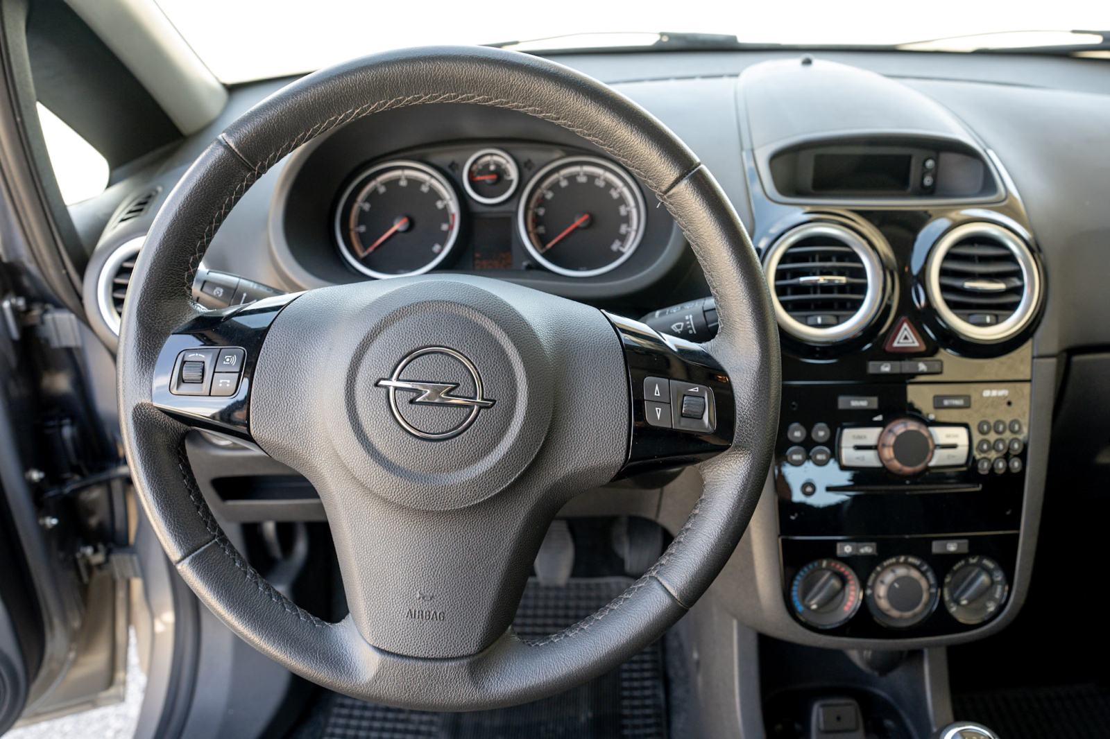 OPEL CORSA 1.4 16V KLIMA, TEMPOMAT, SERVISNA, fotografija 6