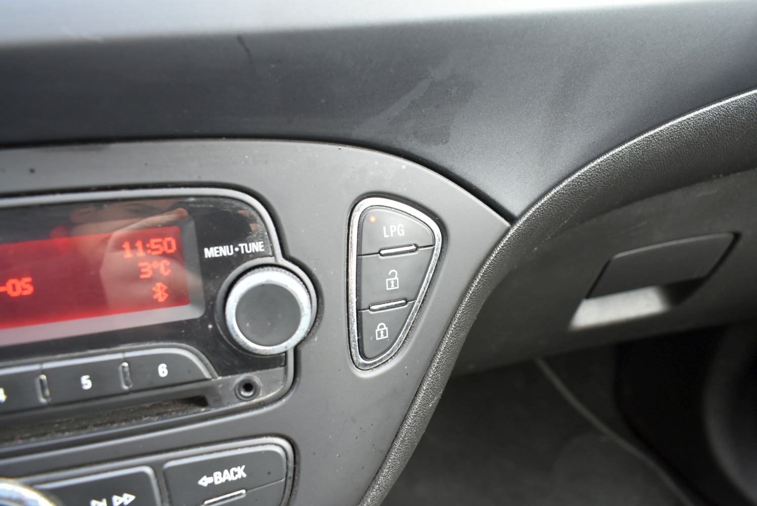 Opel Corsa 1,4 LPG *HR* SERVISNA, 1.VLASNIK, JAMSTVO*, fotografija 8