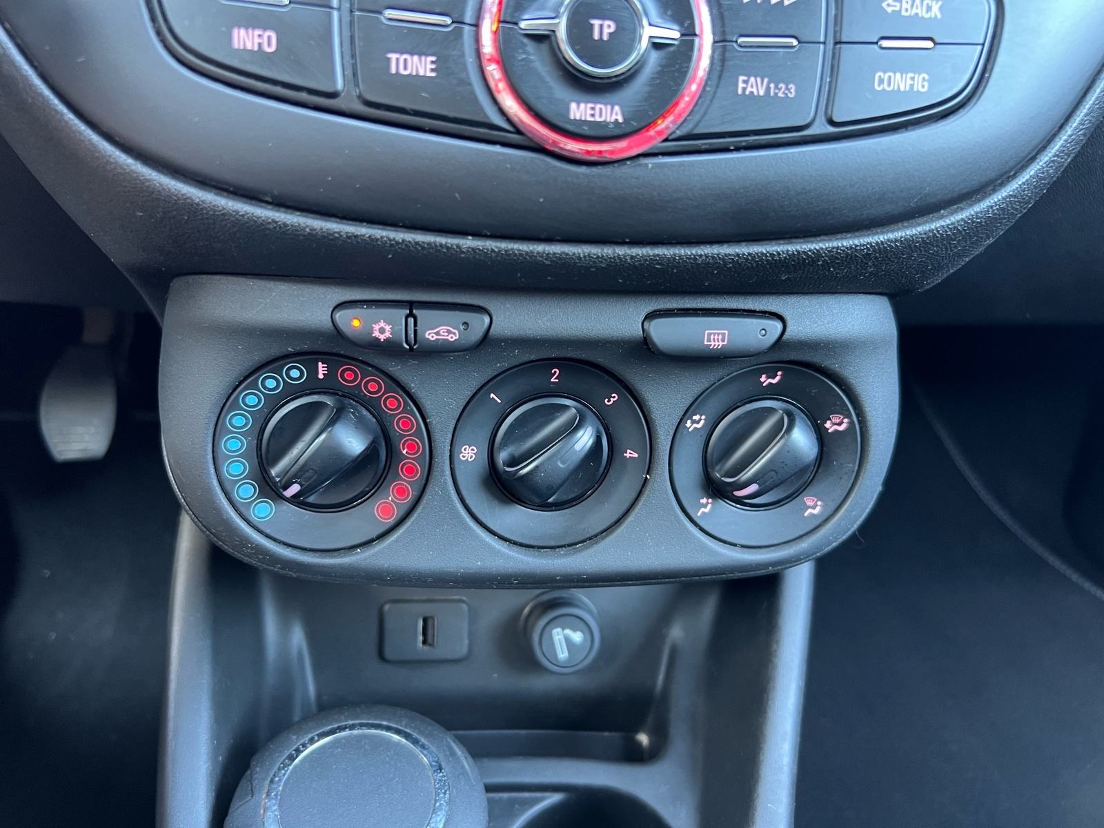 Opel Corsa 1,4 LPG, fotografija 16