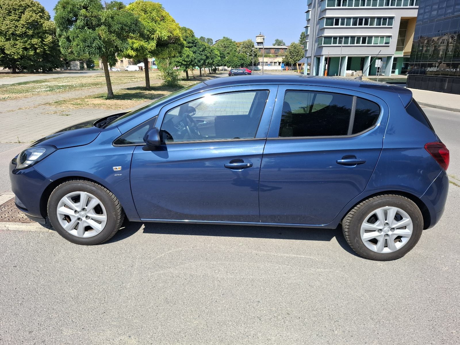 Opel Corsa 1,4. I , 5 vrata , klima Samo 59.000.km, fotografija 6