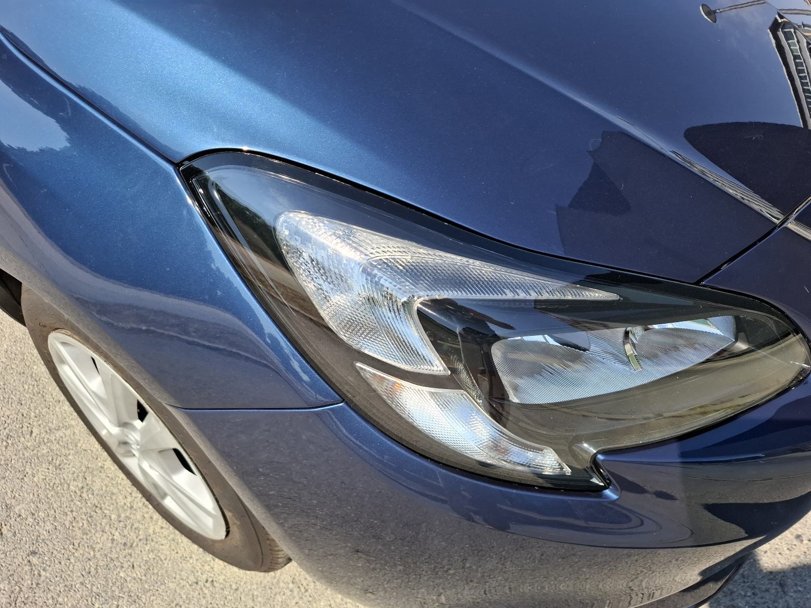 Opel Corsa 1,4. I , 5 vrata , klima Samo 59.000.km, fotografija 8