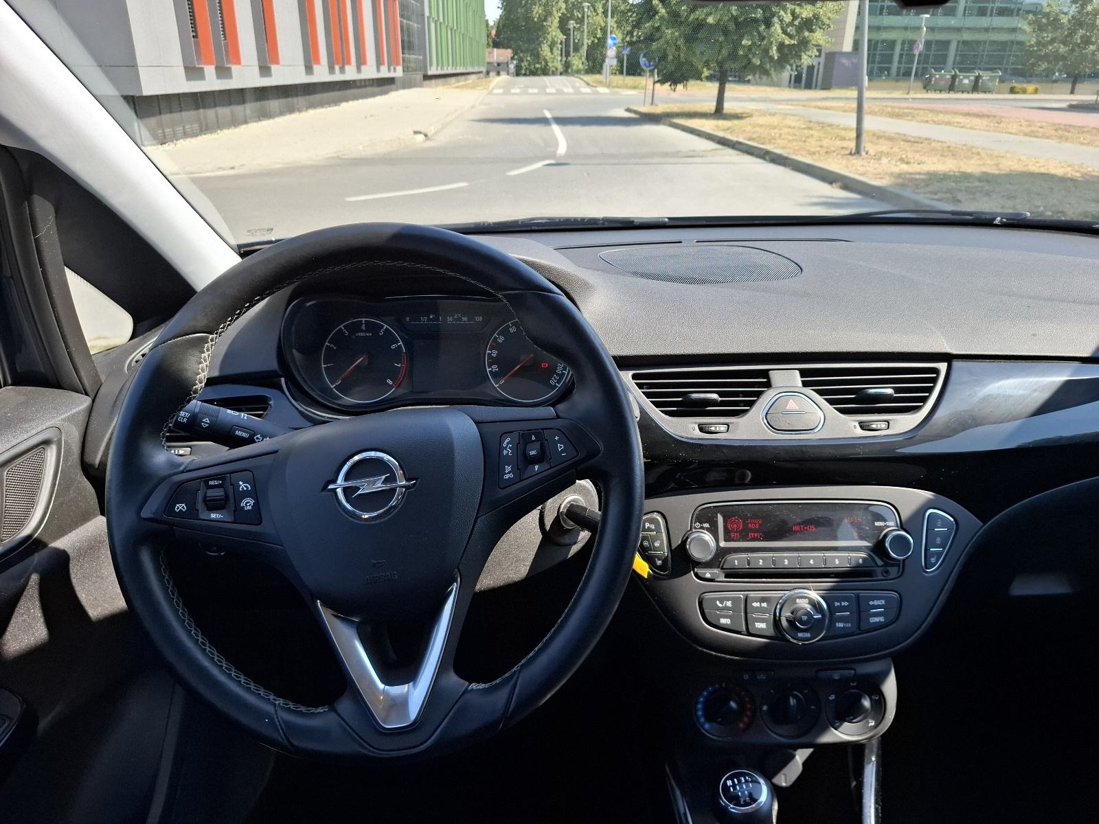 Opel Corsa 1,4. I , 5 vrata , klima Samo 59.000.km, fotografija 9