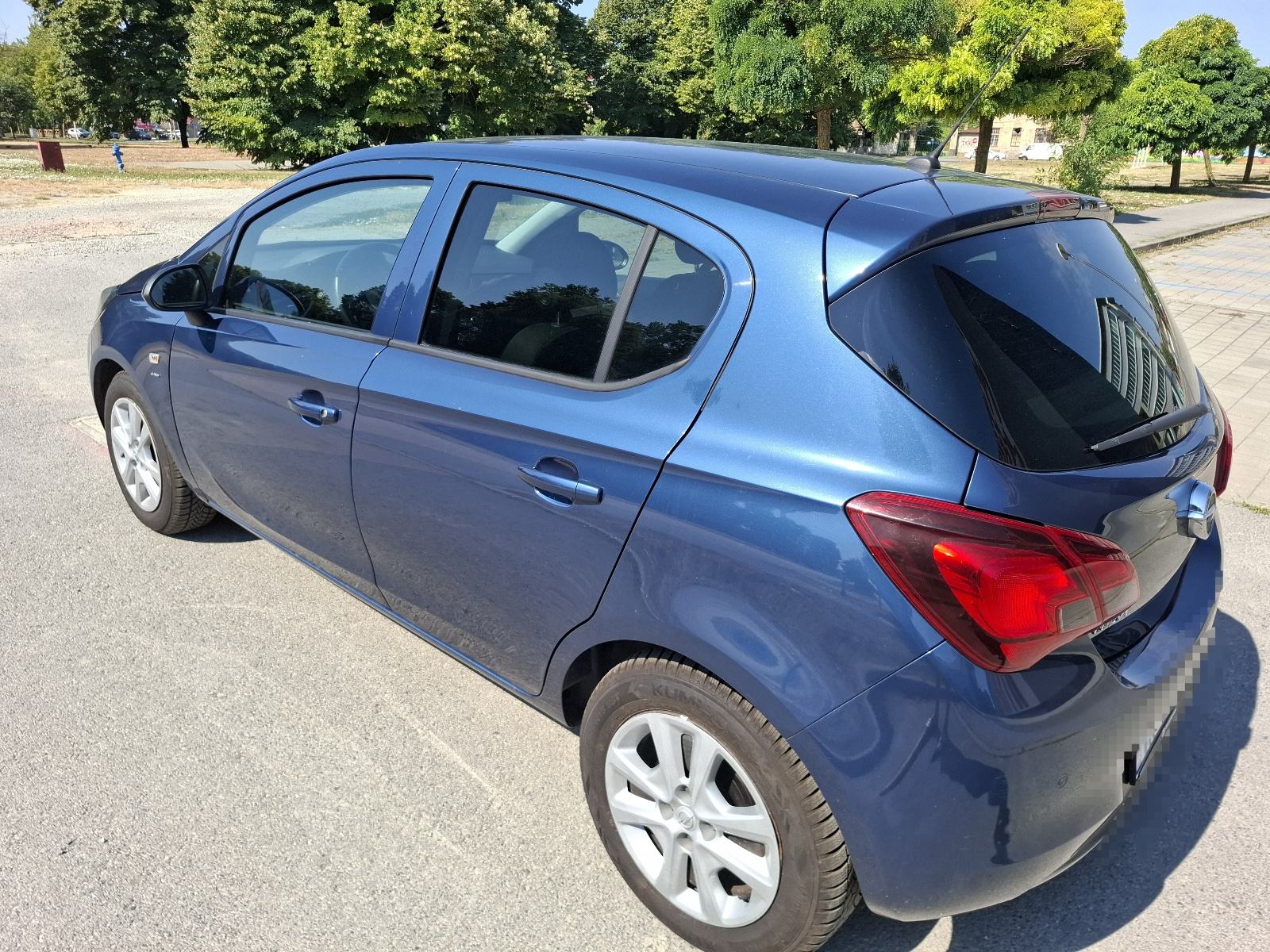 Opel Corsa 1,4. I , 5 vrata , klima Samo 59.000.km, fotografija 5