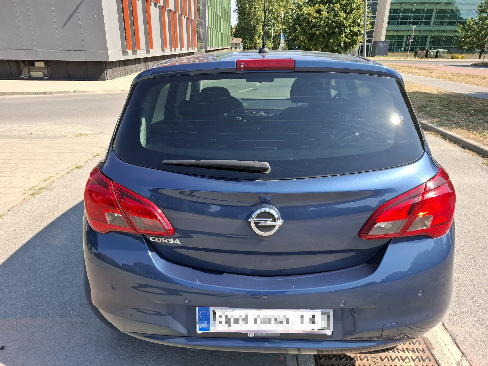 Opel Corsa 1,4. I , 5 vrata , klima Samo 59.000.km, fotografija 7