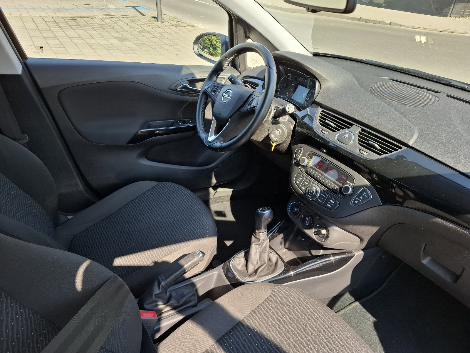 Opel Corsa 1,4. I , 5 vrata , klima Samo 59.000.km, fotografija 12