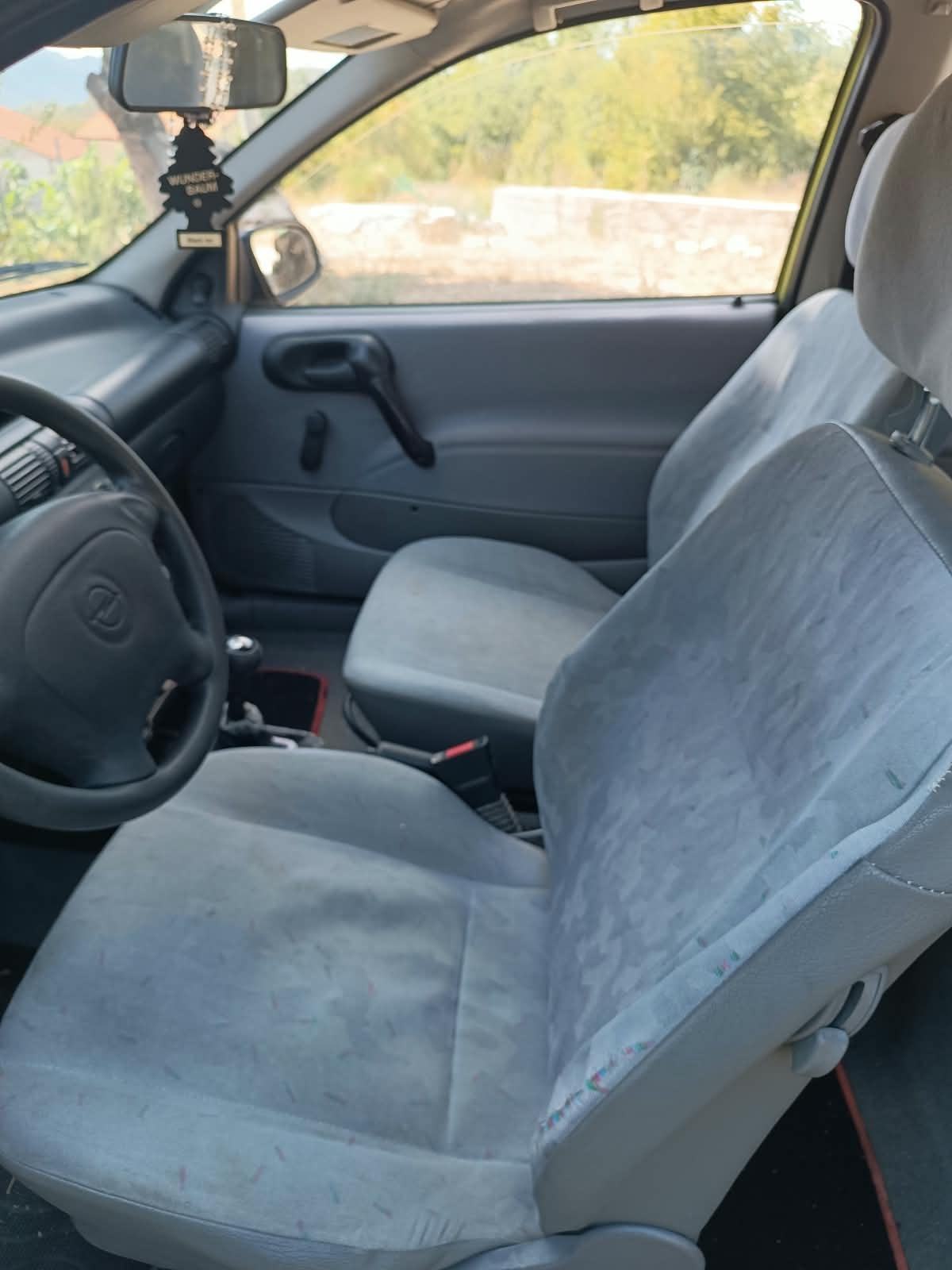 Opel Corsa 1.4., fotografija 4