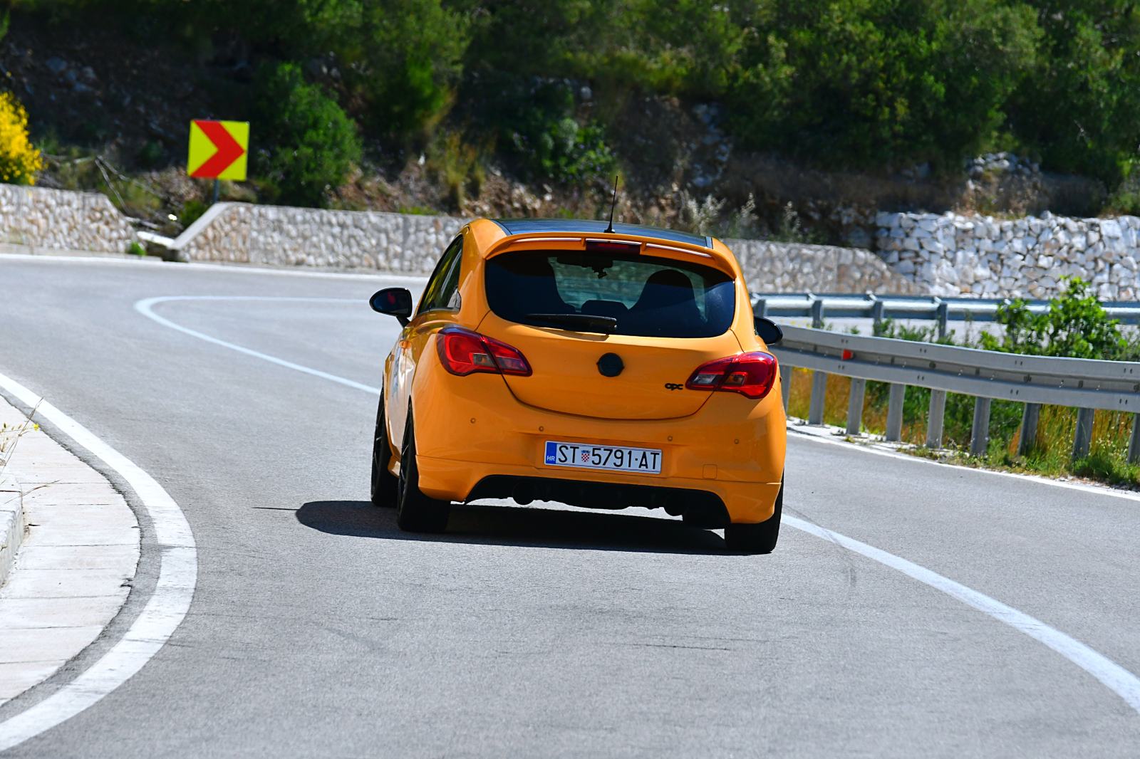 Opel Corsa E 1.6 Turbo OPC, fotografija 2