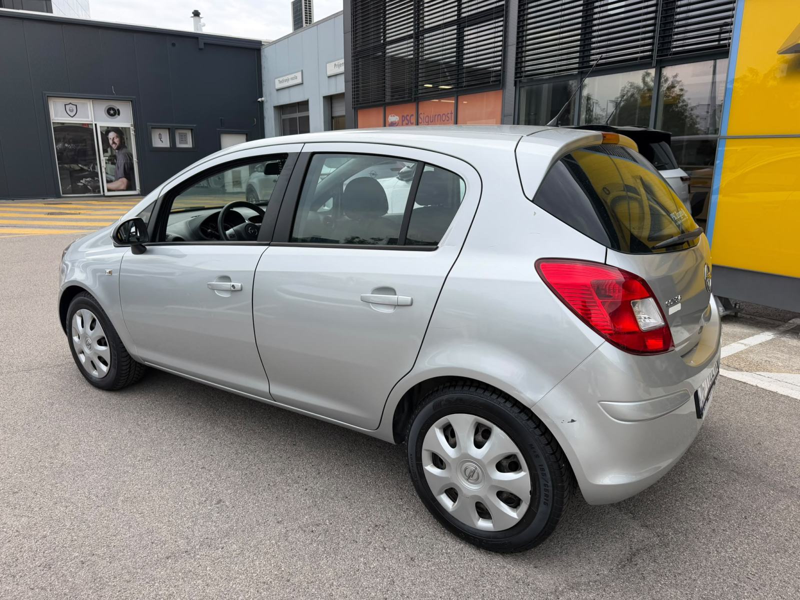 Opel Corsa eNJOY 1,3 CDTI 70kW Reg do 07/27, fotografija 6