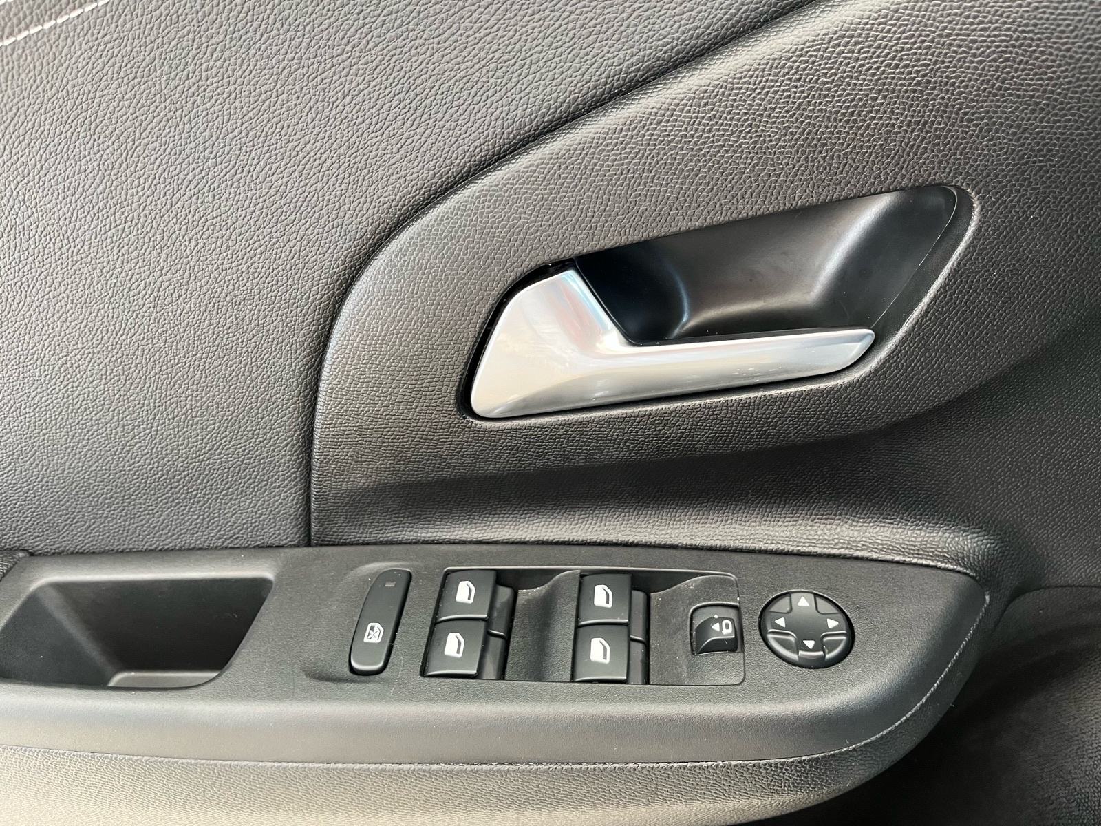 Opel Corsa GS 1,2 MT6 -JAMSTVO- Park. kamera, Zimski paket, Sport mode, fotografija 19
