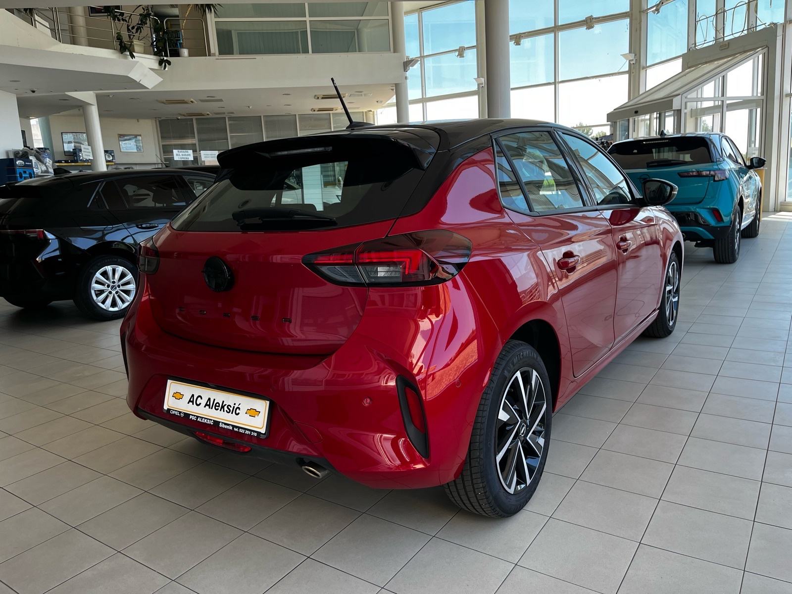 Opel Corsa GS 1,2 MT6 -JAMSTVO- Park. kamera, Zimski paket, Sport mode, fotografija 5