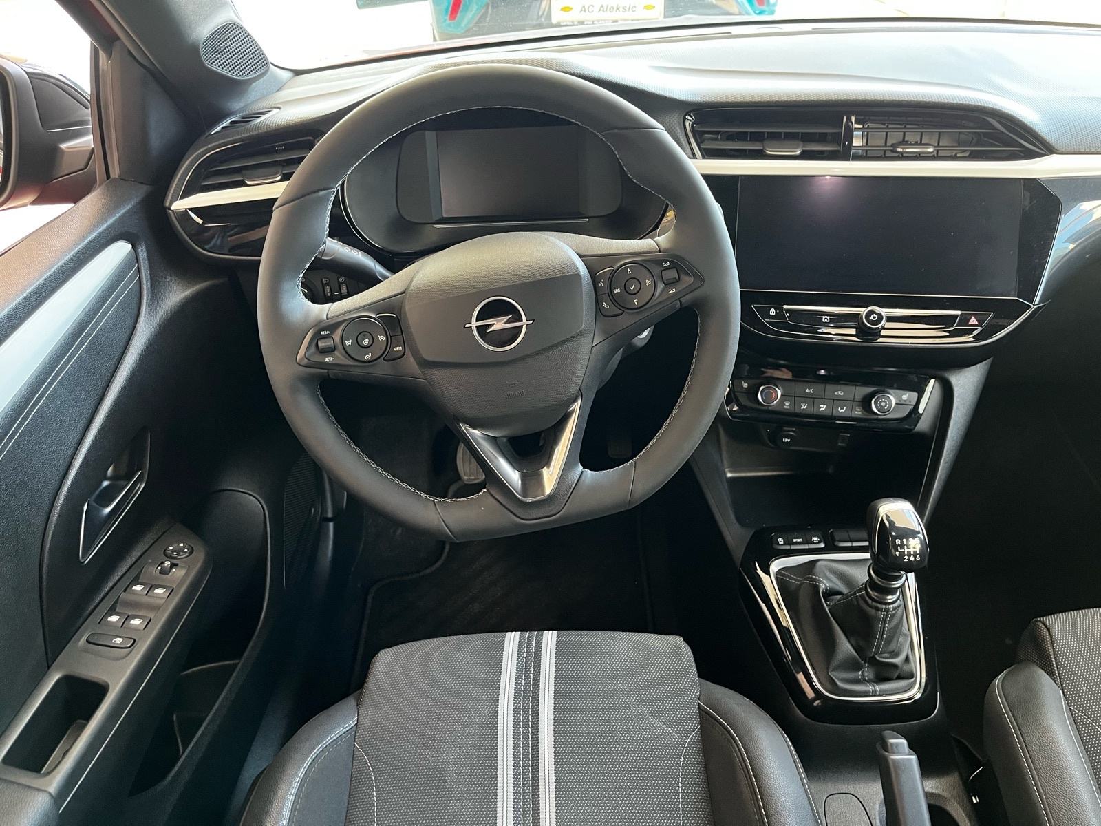Opel Corsa GS 1,2 MT6 -JAMSTVO- Park. kamera, Zimski paket, Sport mode, fotografija 10