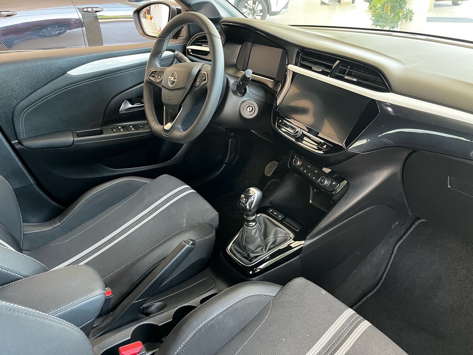 Opel Corsa GS 1,2 MT6 -JAMSTVO- Park. kamera, Zimski paket, Sport mode, fotografija 9
