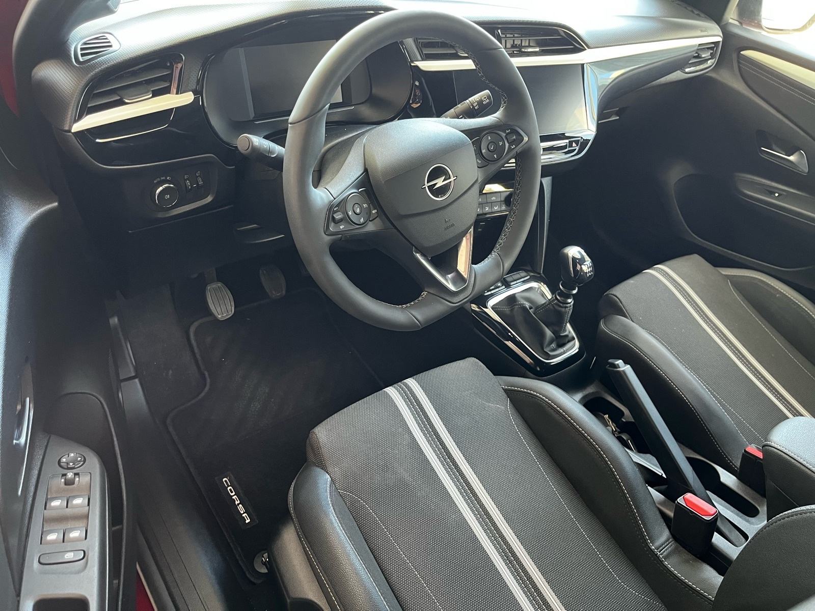 Opel Corsa GS 1,2 MT6 -JAMSTVO- Park. kamera, Zimski paket, Sport mode, fotografija 11
