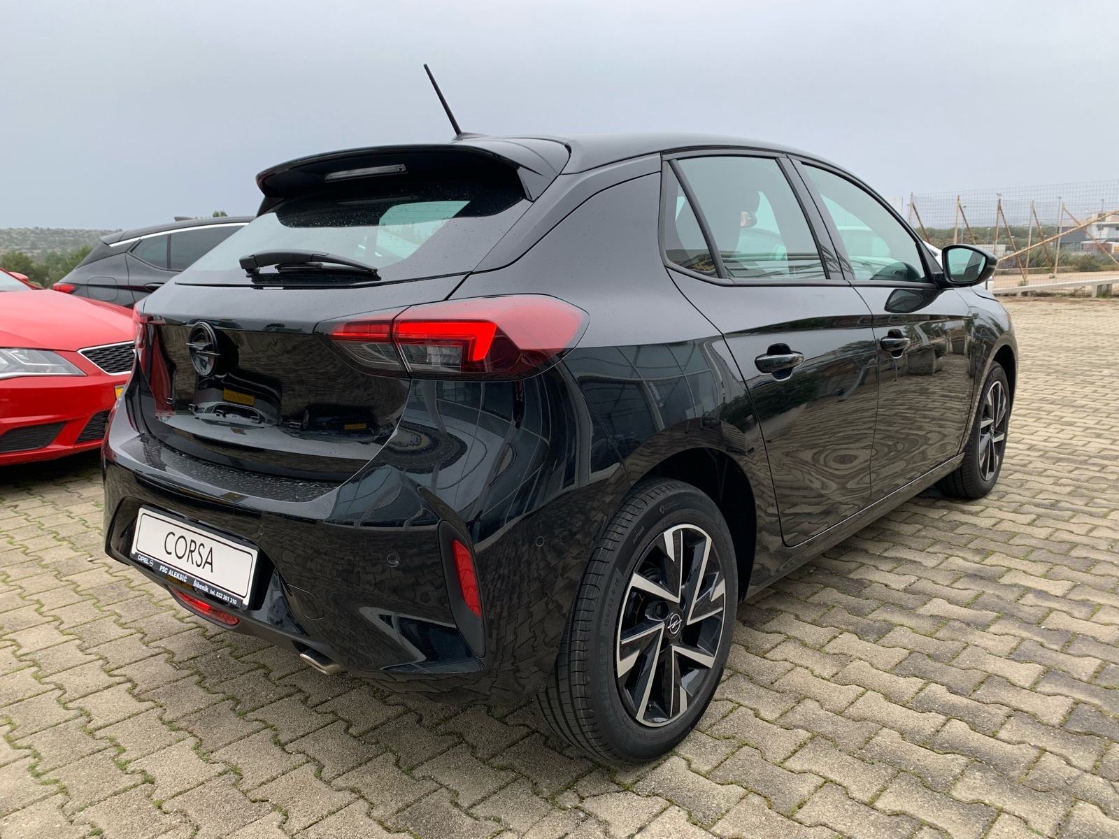 Opel Corsa GS 1,2 MT6 -JAMSTVO- Park. kamera, Zimski paket, Sport mode, fotografija 5