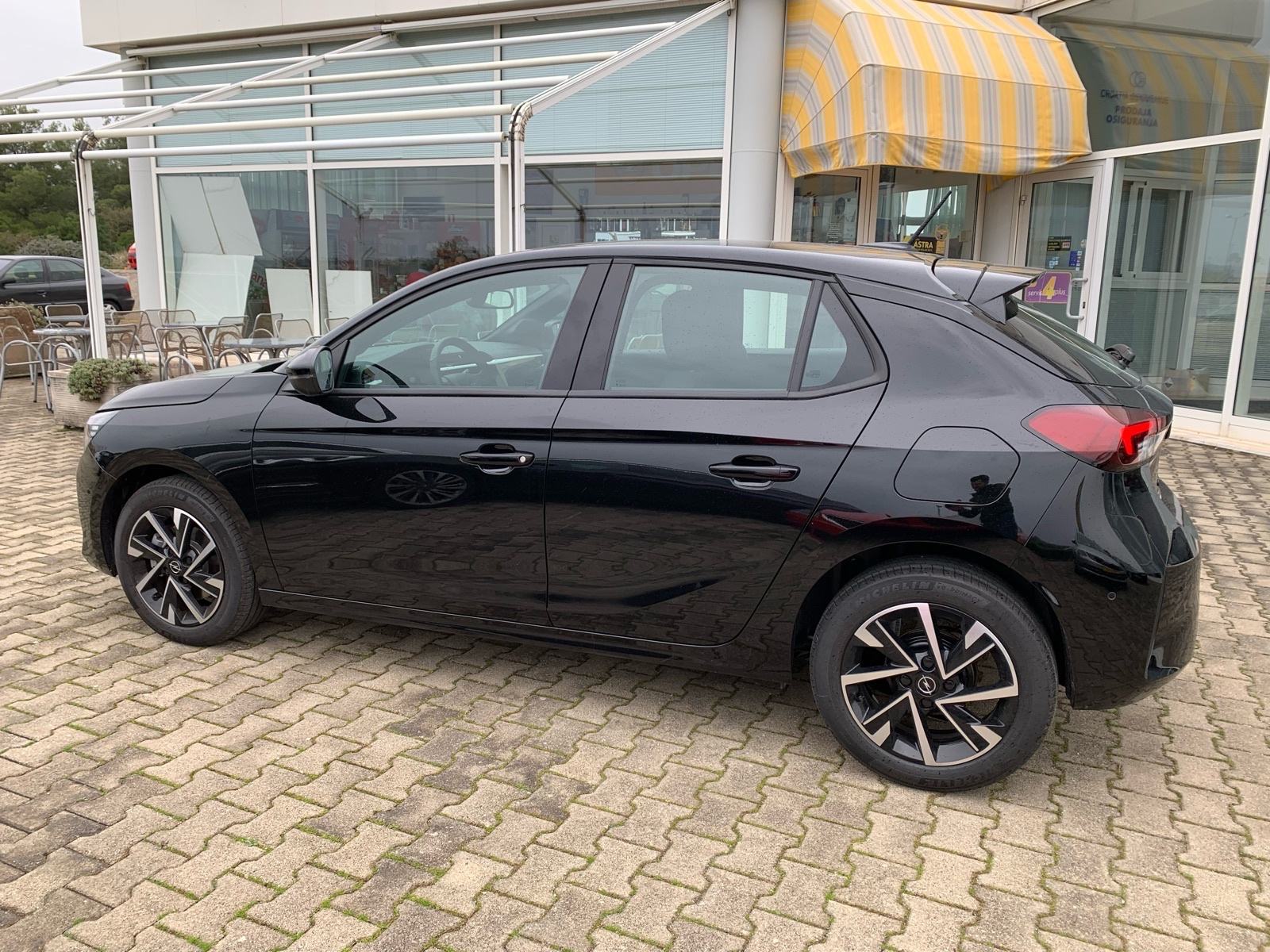 Opel Corsa GS 1,2 MT6 -JAMSTVO- Park. kamera, Zimski paket, Sport mode, fotografija 8
