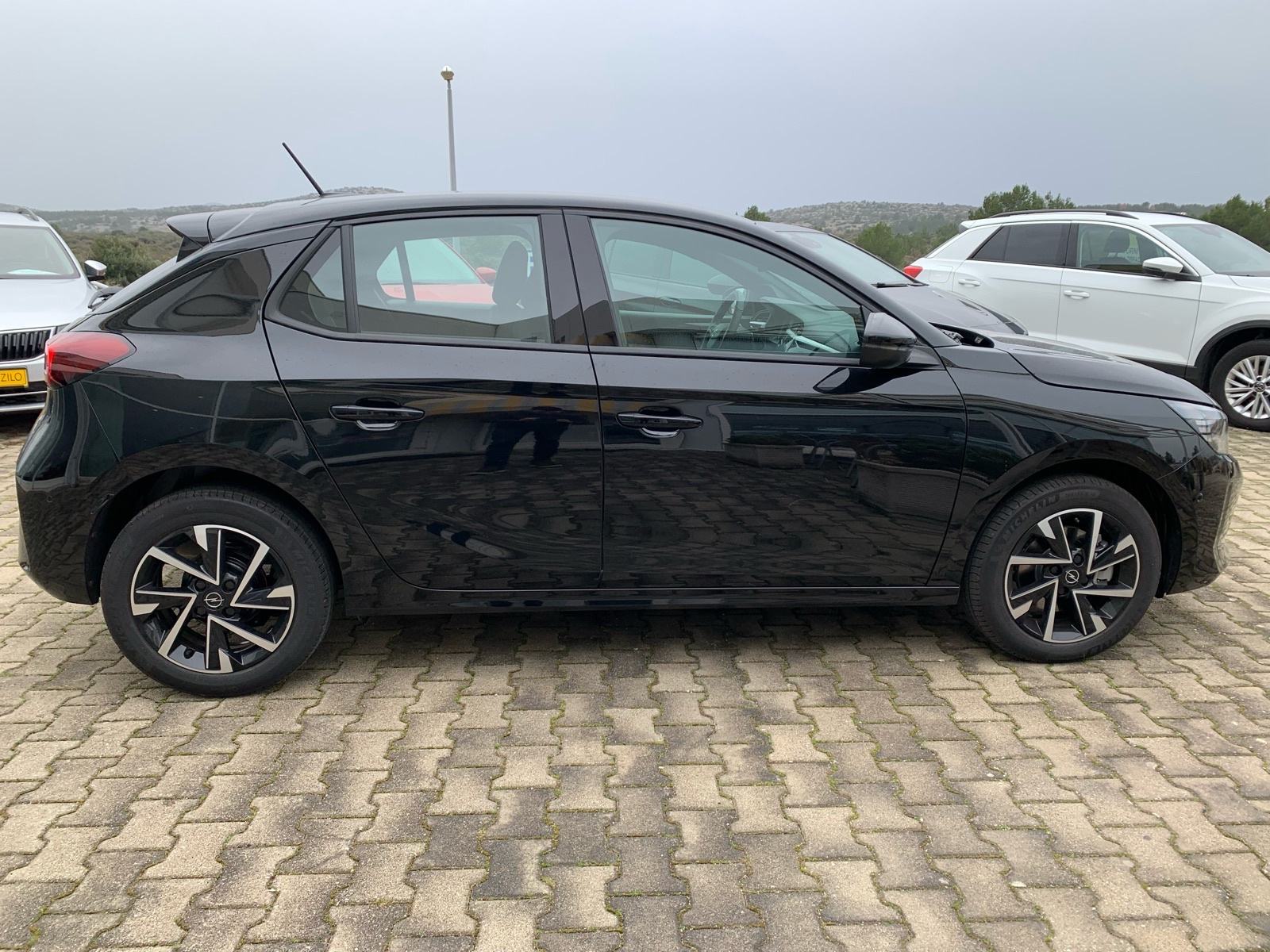 Opel Corsa GS 1,2 MT6 -JAMSTVO- Park. kamera, Zimski paket, Sport mode, fotografija 4