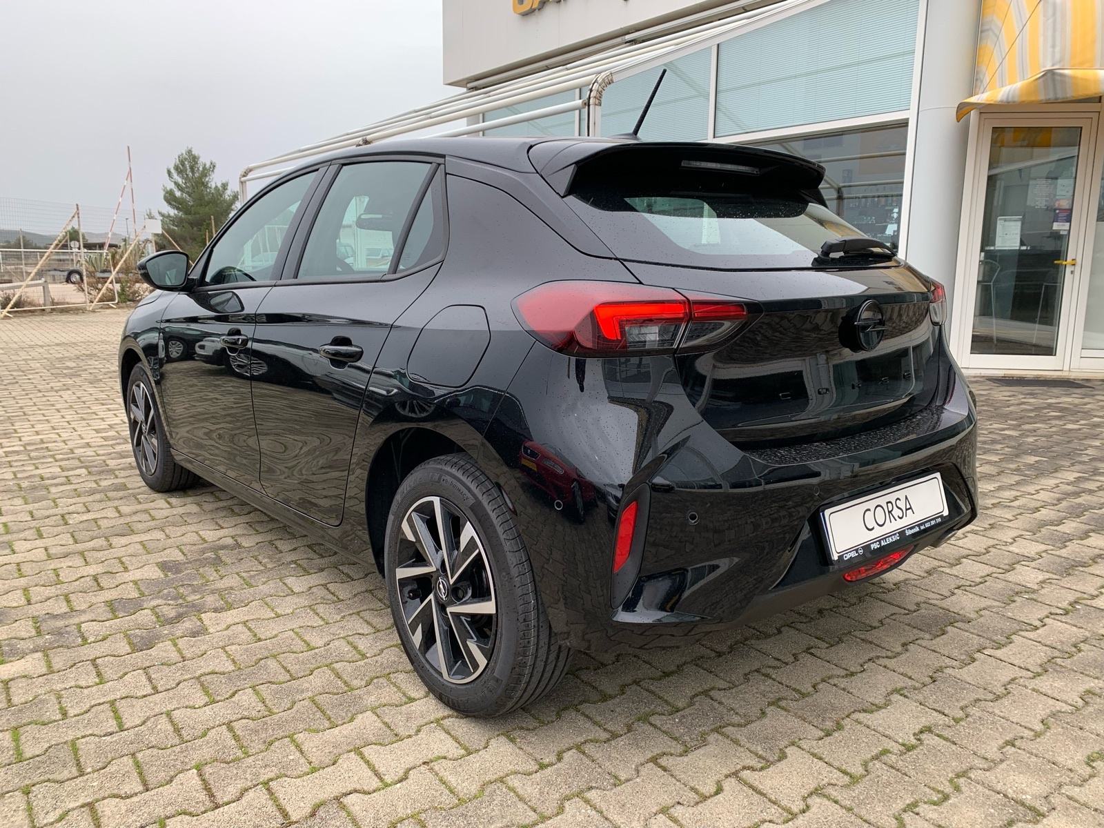 Opel Corsa GS 1,2 MT6 -JAMSTVO- Park. kamera, Zimski paket, Sport mode, fotografija 7