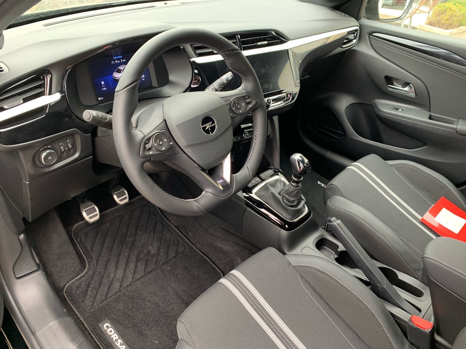 Opel Corsa GS 1,2 MT6 -JAMSTVO- Park. kamera, Zimski paket, Sport mode, fotografija 9