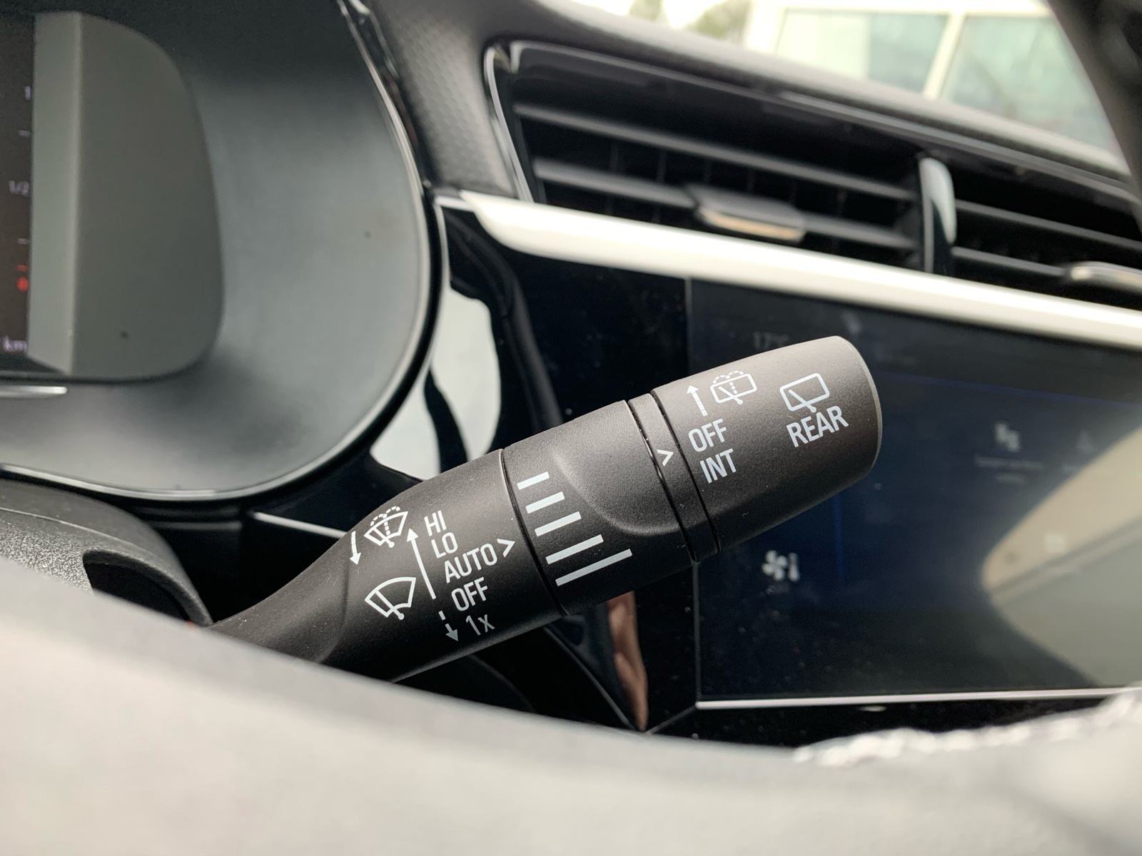 Opel Corsa GS 1,2 MT6 -JAMSTVO- Park. kamera, Zimski paket, Sport mode, fotografija 16