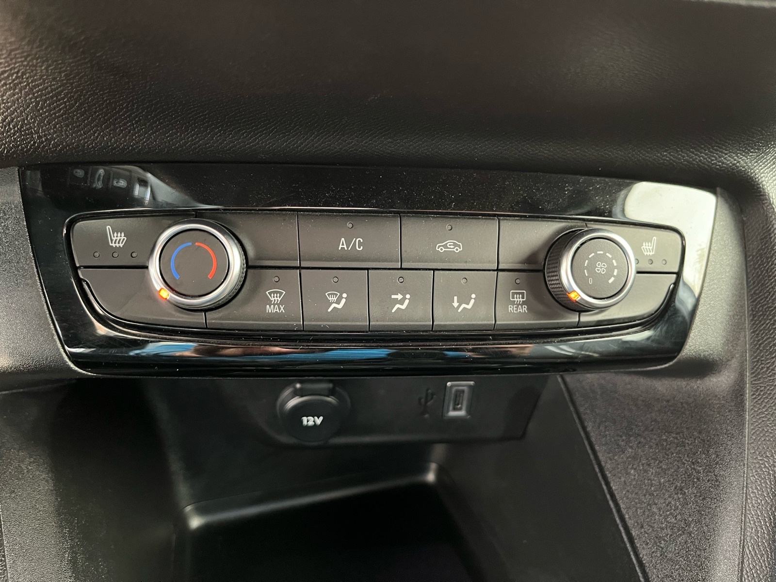 Opel Corsa GS 1,2 MT6 -JAMSTVO- Park. kamera, Zimski paket, Sport mode, fotografija 17