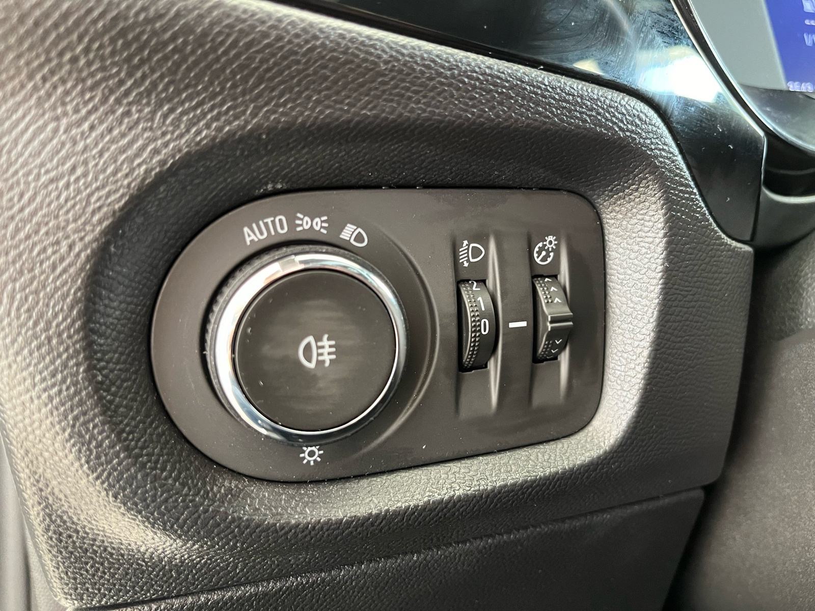 Opel Corsa GS 1,2 MT6 -JAMSTVO- Park. kamera, Zimski paket, Sport mode, fotografija 18