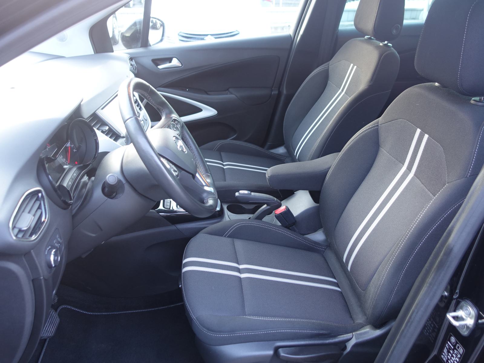 Opel Crossland 1,2 Turbo 130 automatik / HR auto / JAMSTVO + REG.06/27, fotografija 10