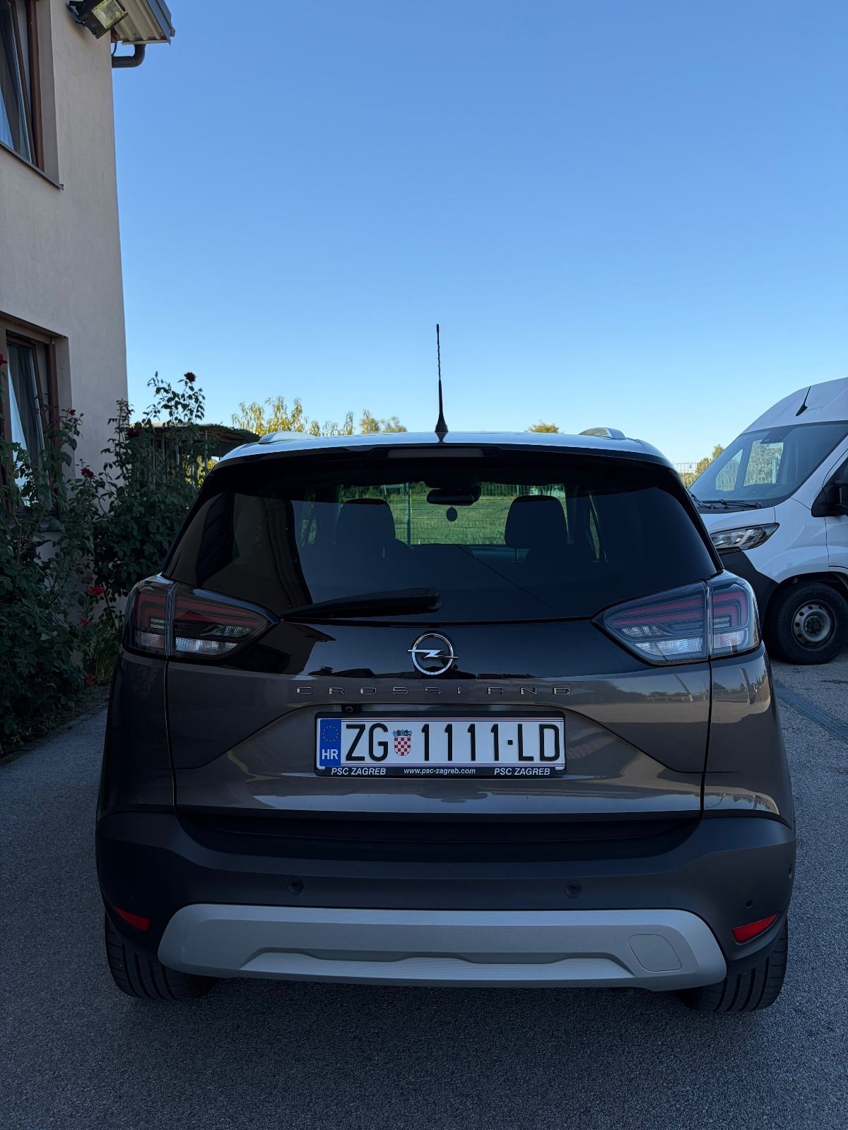 Opel Crossland 1,2 Turbo, fotografija 2