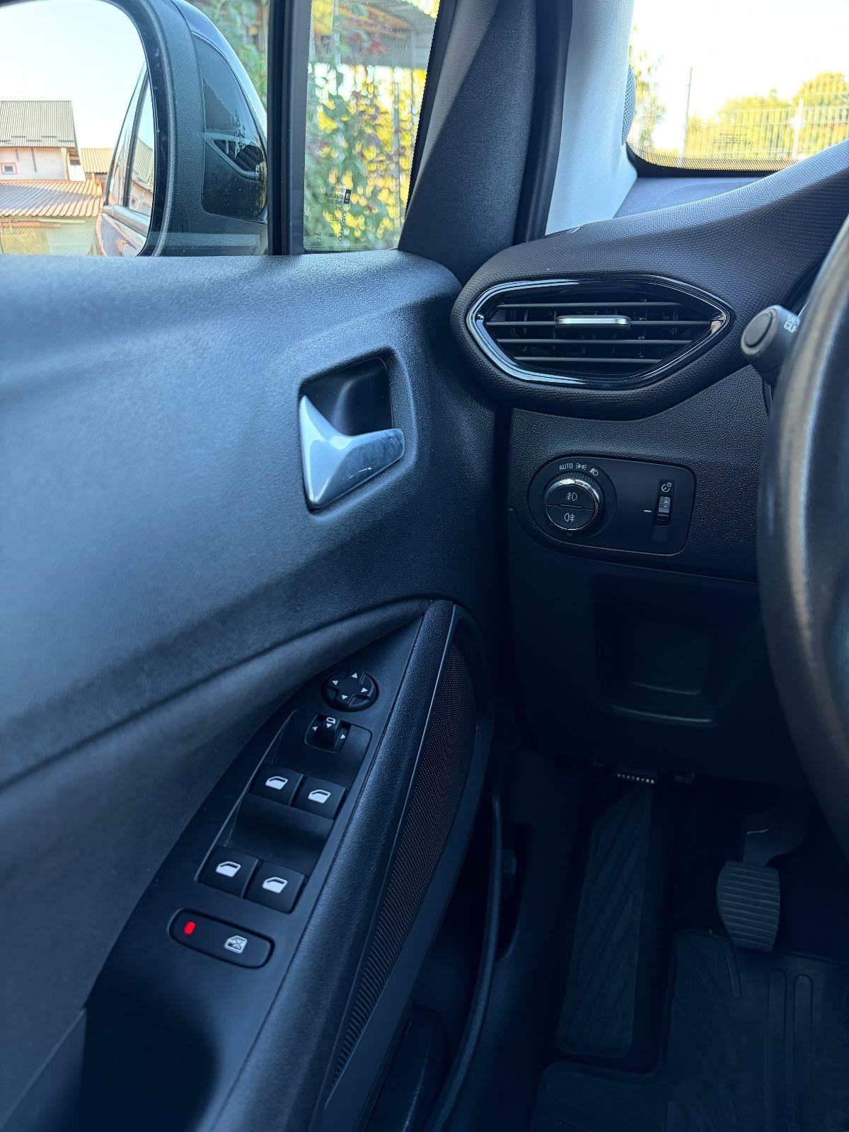Opel Crossland 1,2 Turbo, fotografija 11