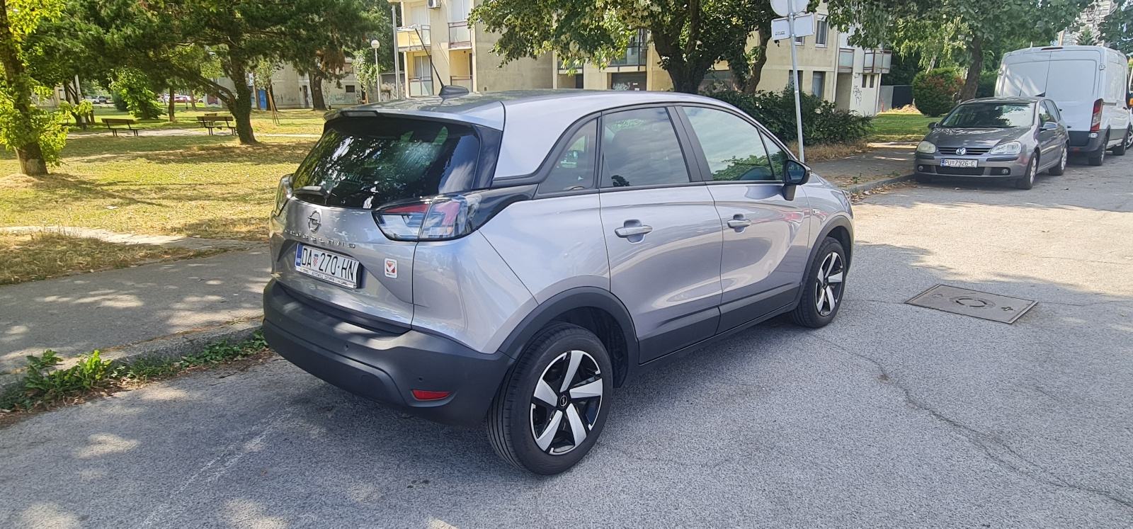 Opel Crossland 1,5 D Edition MT6, 2022, 201.500 km, iz HR, veliki serv, fotografija 4