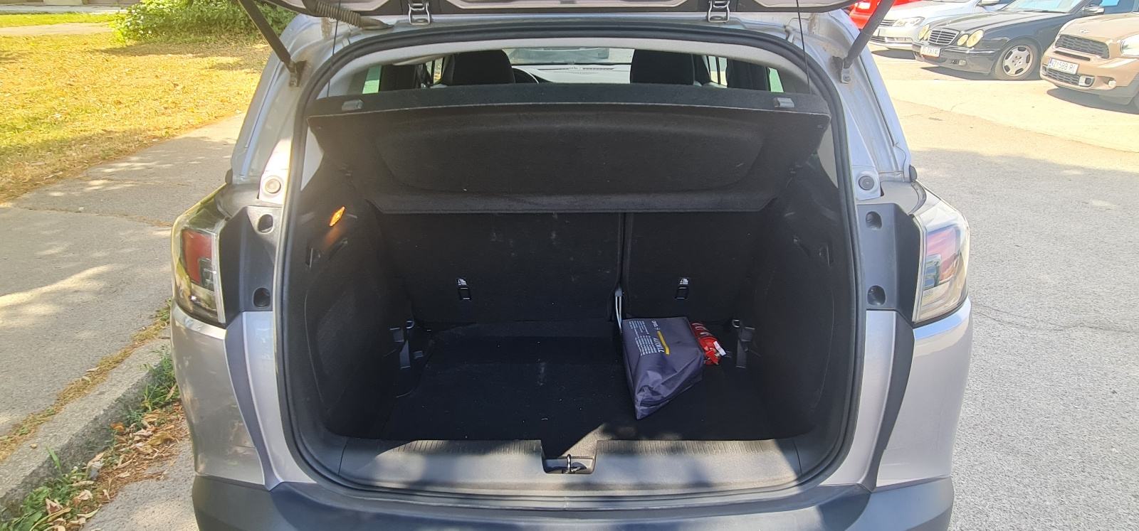 Opel Crossland 1,5 D Edition MT6, 2022, 201.500 km, iz HR, veliki serv, fotografija 12
