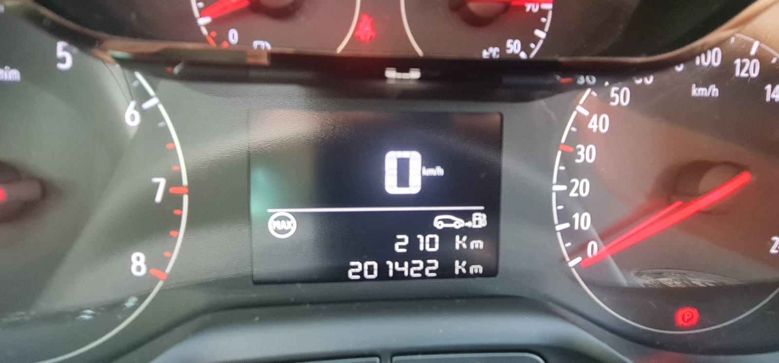 Opel Crossland 1,5 D Edition MT6, 2022, 201.500 km, iz HR, veliki serv, fotografija 13