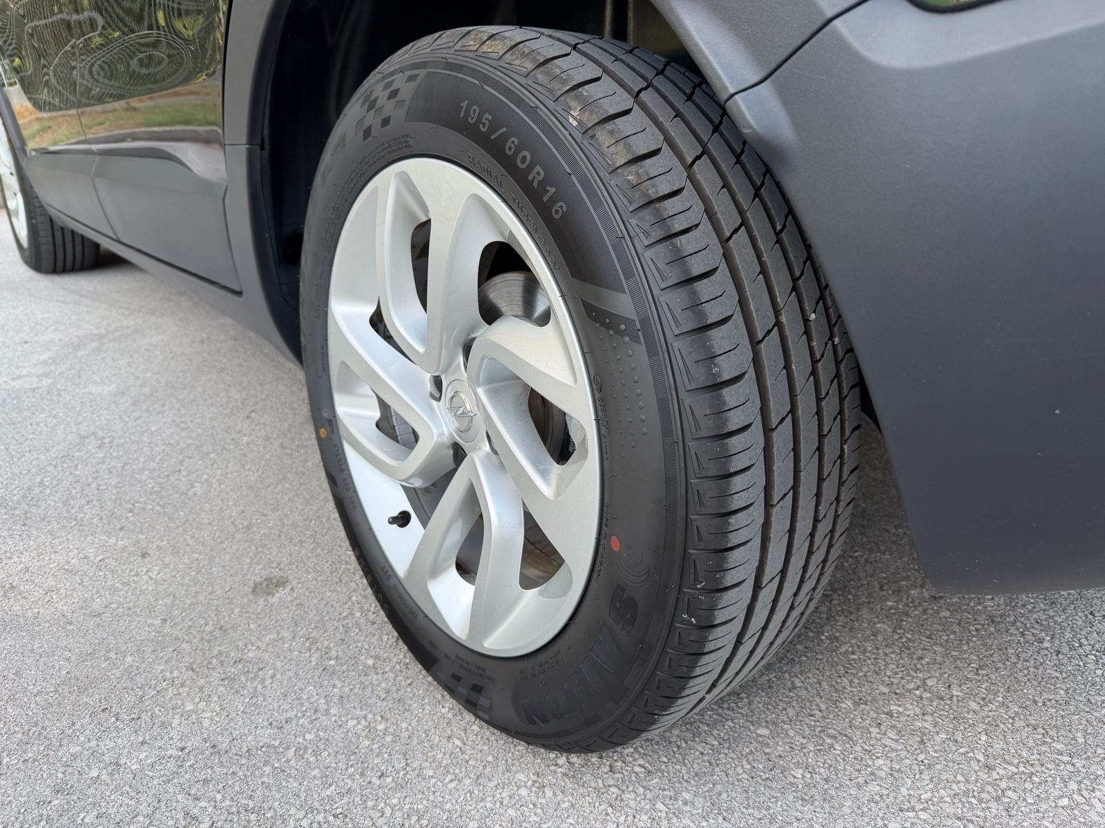 Opel Crossland 1,5, fotografija 13